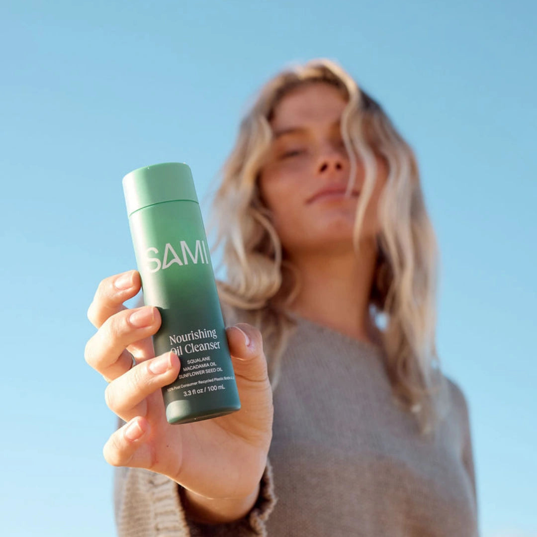 SAMI Nourishing Oil Cleanser with squalane, macadamia oil and sunflower seed oil, gentle oil cleanser for removing makeup and nourishing skin outdoors